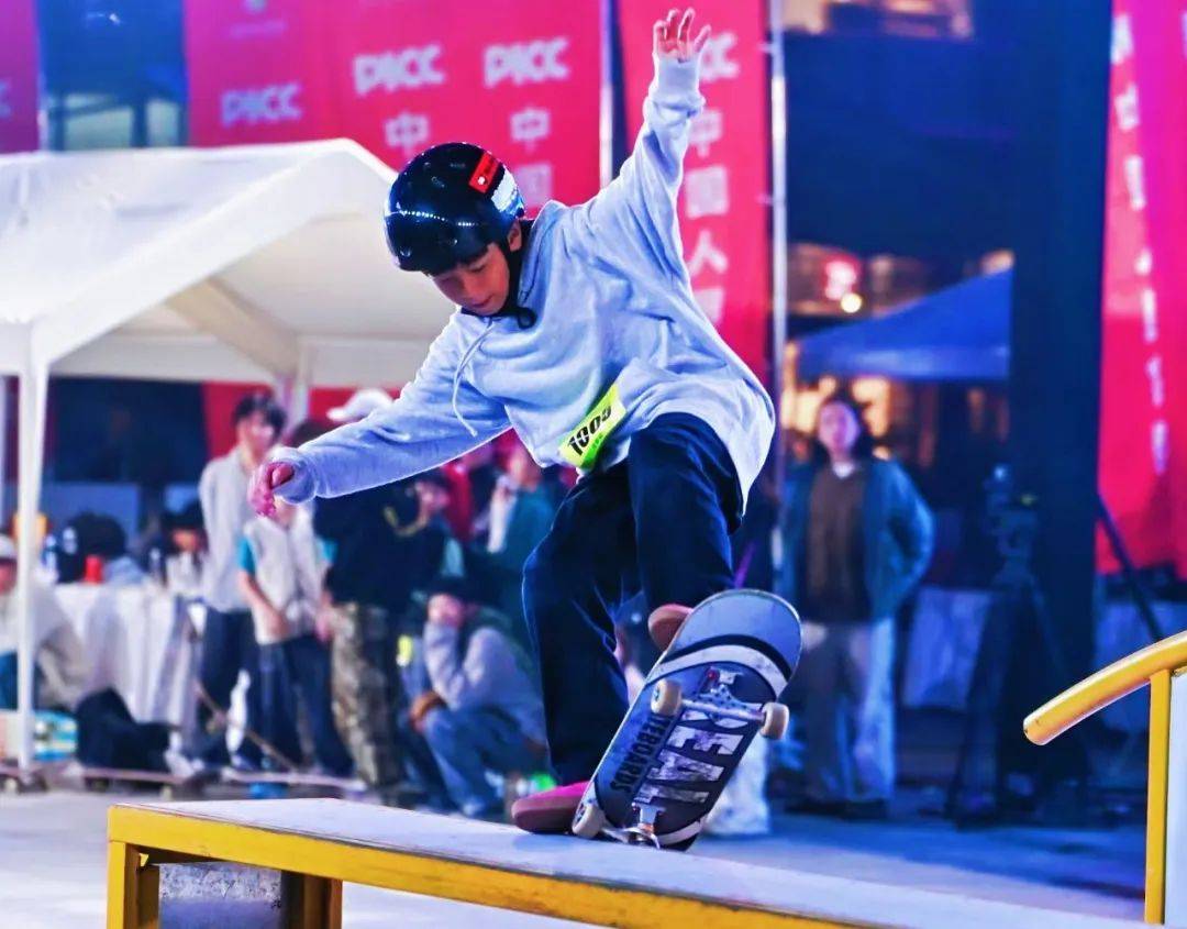 九游平台-关于特色滑板街头赛，年轻潮流的运动代表的信息