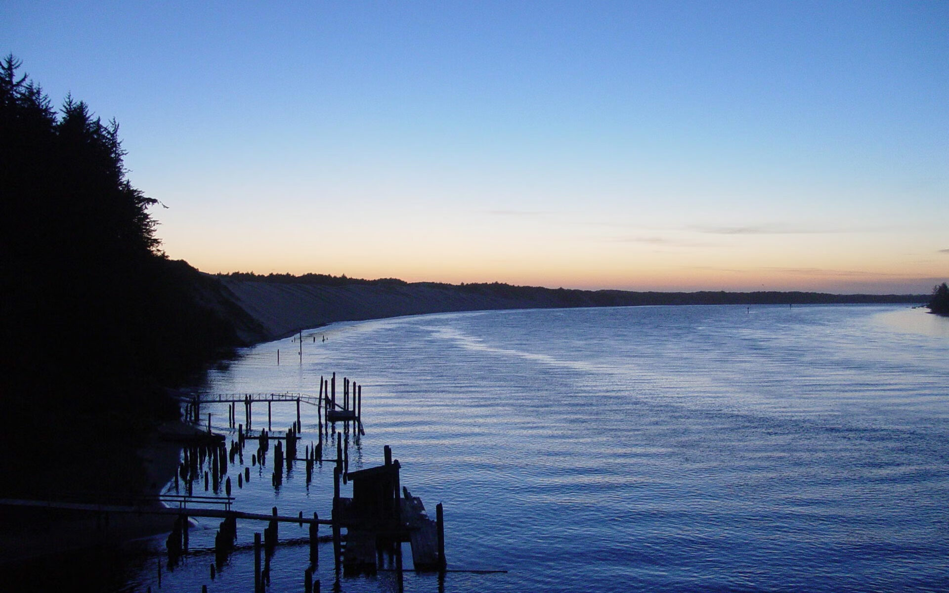 九游体育线上-西甲裁判吹罚尺度演变对比赛节奏的微观影响,足球裁判吹哨视频