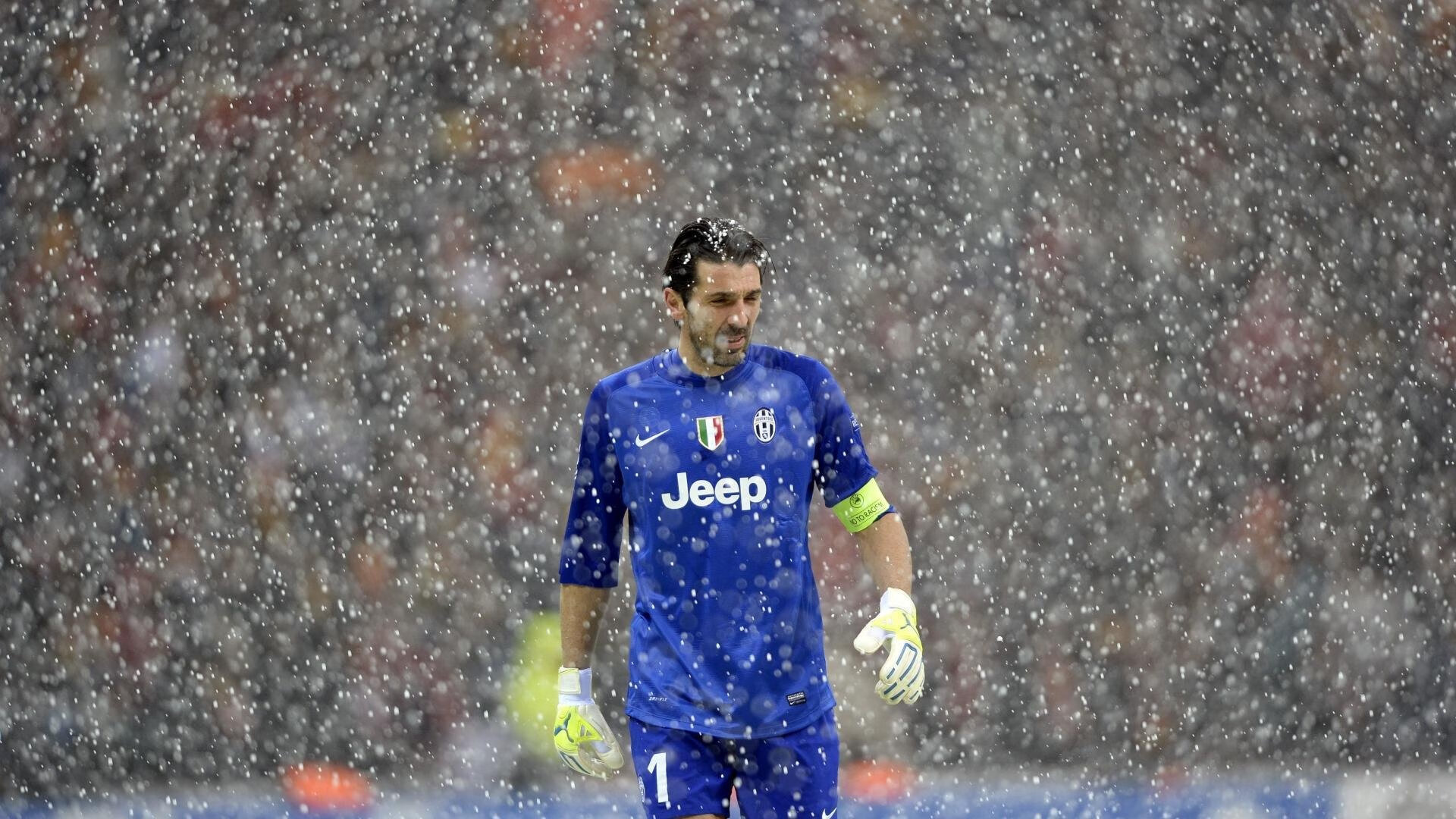 英超:利物浦2-0击败曼联,萨拉赫和菲尔米诺双双出彩,利物浦官方宣布与萨拉赫续约